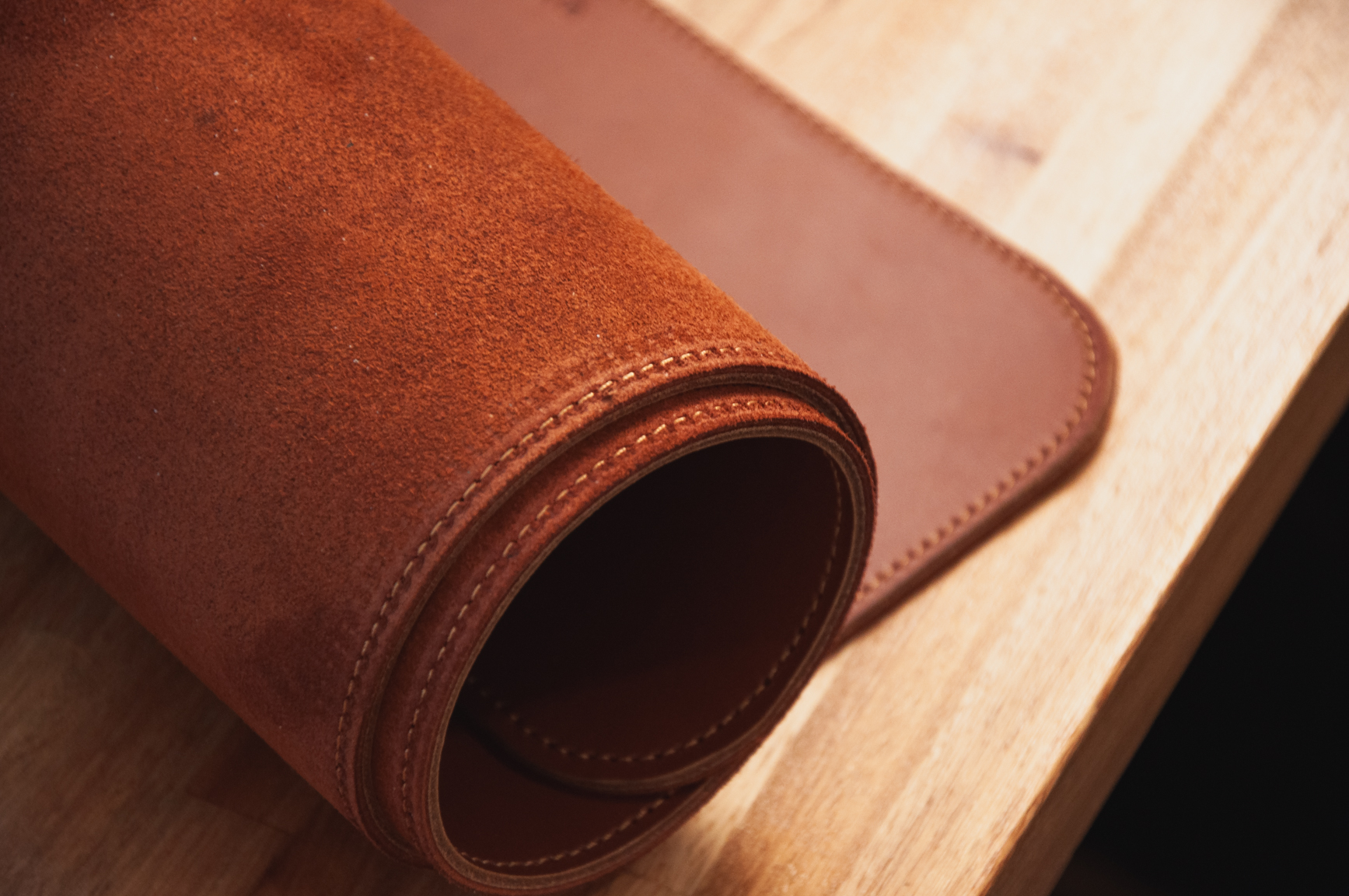 Deskpad signature de cuero y gamuza para notebook